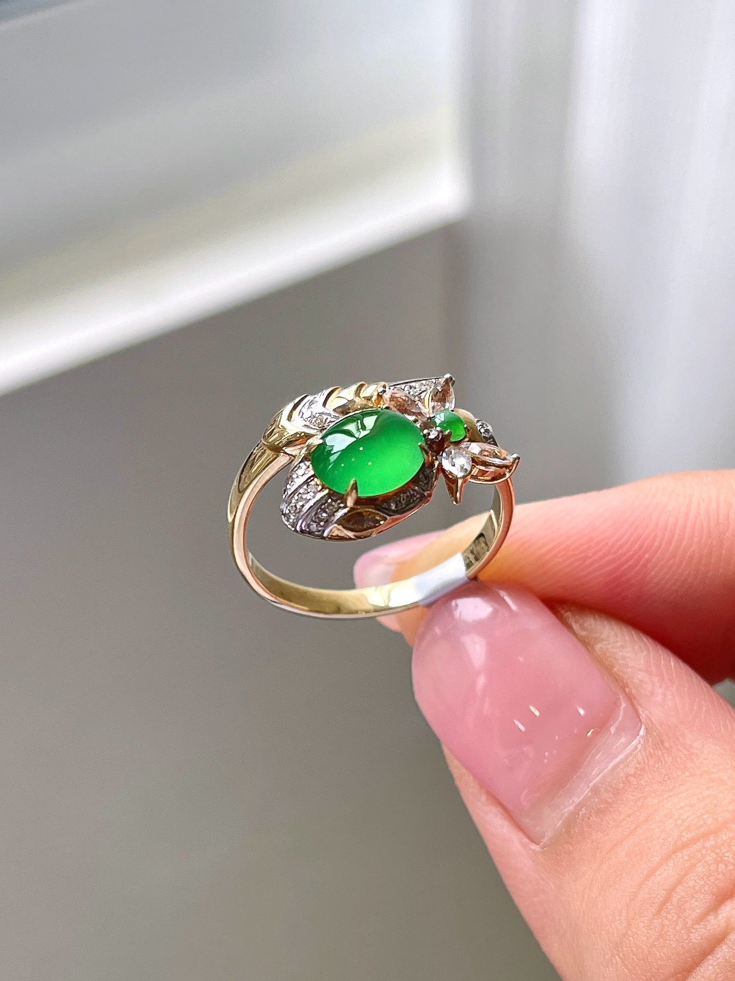 Cuiyu - Ice Sun Green Jade Cabochon Ring, 18k Gold Inlay, Exquisite Design Like a Snake